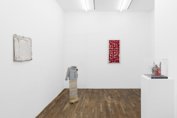 Exhibition view: Vlassis Caniaris, Galerie Peter Kilchmann, Paris, 2025. Photo: Hafid Lhachmi, ADAGP