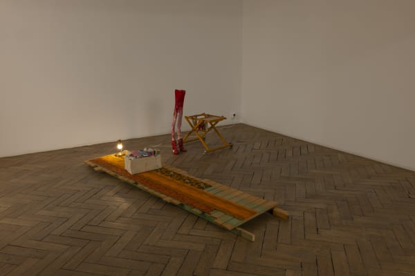 Exhibition view: Vlassis Caniaris, Galerie Peter Kilchmann, Paris, 2025. Photo: Hafid Lhachmi, ADAGP