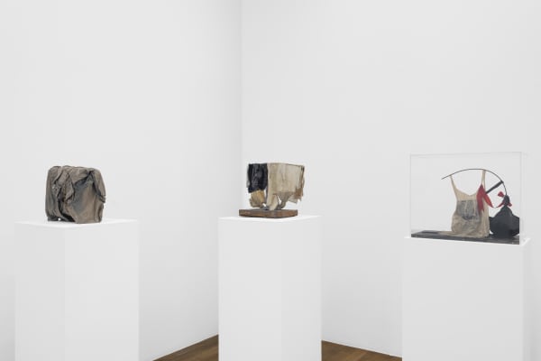Exhibition view: Vlassis Caniaris, Galerie Peter Kilchmann, Paris, 2025. Photo: Hafid Lhachmi, ADAGP