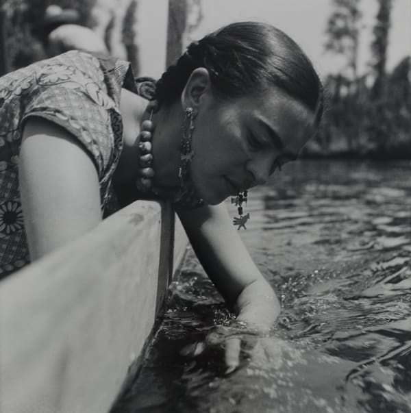 Frida at the river, 1937 © Fritz Henle