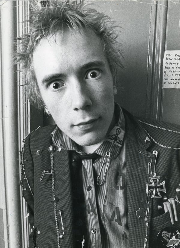 Ray Stevenson, Johnny Rotten, Dryden Chambers (outside Glitterbest office), 1976