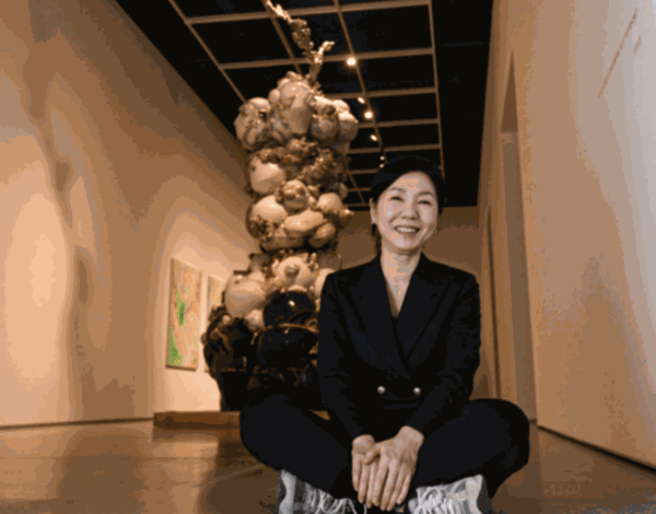 깨진 도자기 파편 메워준 금색 도금, 독자적 춤사위 됬다