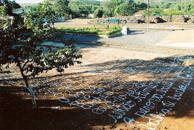 "Por fundo de todos os matos, amém!" de Liliane Dardot. Museu Casa Guimarães Rosa, Cordisburgo, 2006. Foto Ronaldo Alves