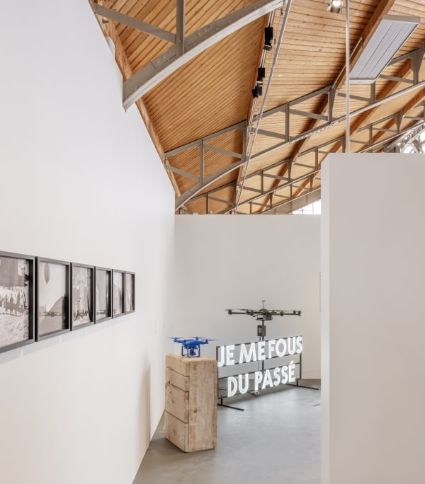 "Dans l'air, les machines volantes" au Hangar Y, Commissariat : Art Explora, Marie-Laure Bernadac and Blanche de Lestrange, © Luc Boegly