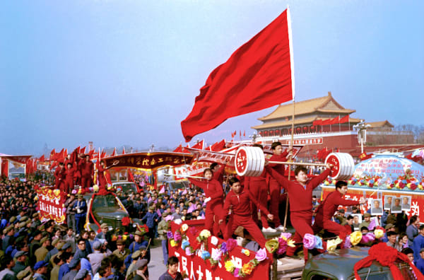 People celebrated the victory forthe 5th National People's Congress, Tian'anmen 群众在天安门前游行庆祝五届人大会议胜利召开,天安门广场, ZHANG Yaxin 张雅心, 1978, Photography 摄影