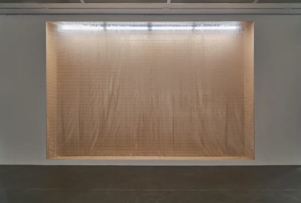 “张如怡：低声细语”展览现场，2022。图片由UCCA尤伦斯当代艺术中心提供，摄影：孙诗。Installation view of “Zhang Ruyi: Speaking Softly ,” 2022. Photograph by Sun Shi, courtesy UCCA Center for Contemporary Art.