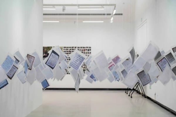 曹再飞“冷波普”展览现场，2023。图片由嘉德·宥爱艺术中心提供。Installation view of CAO Zaifei "Cold Pop Art,” 2023. Photo courtesy of Ui ART Center.