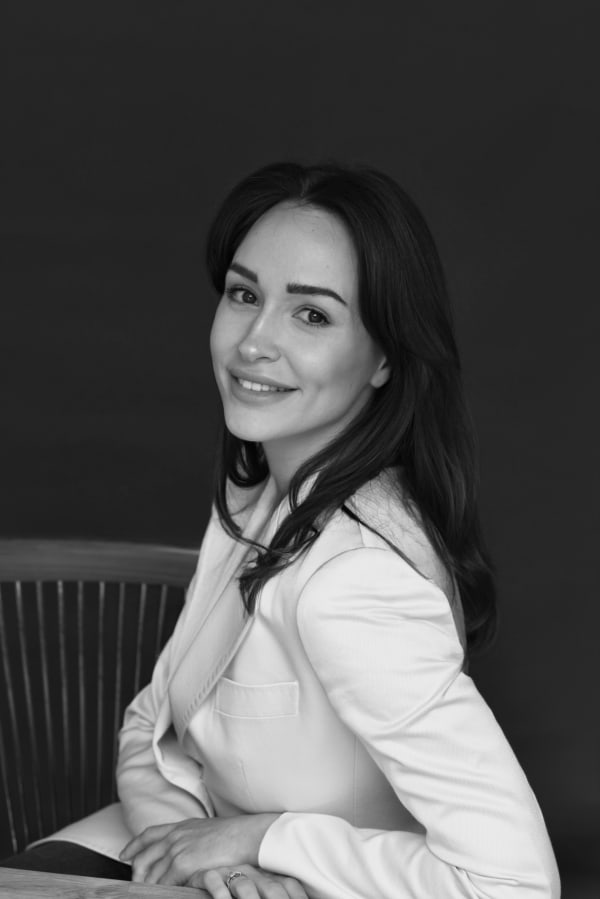 Elena Frantcuzova, Sales & Social Media Manager
