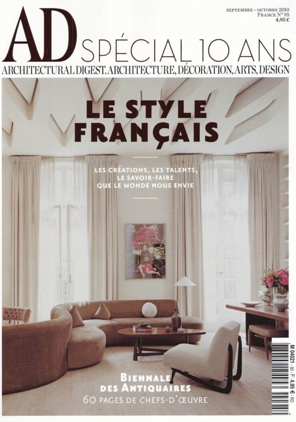 AD - Architectural Digest, Félix Marcilhac et Félix Marcilhac Junior avec le meuble multifonction de Pierre Chareau