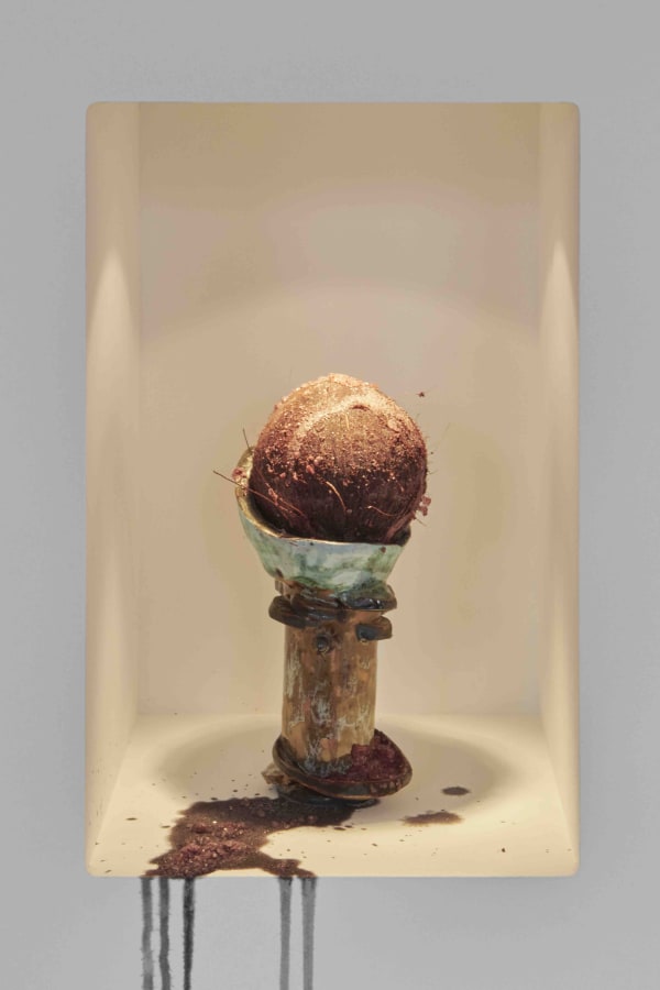 La boisson, 2022, ceramic, coconut, red wine and salt, 24 × 9 × 7 cm, La cour des grands, solo exhibition, Kunsthalle Friart Fribourg, 2022