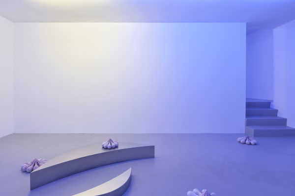 Liquid Connections, 2021, glazed ceramics, various dimensions and crescent-shaped elements, chrome steel, various dimensions