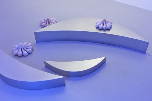 Liquid Connections, 2021, glazed ceramics, various dimensions and crescent-shaped elements, chrome steel, various dimensions