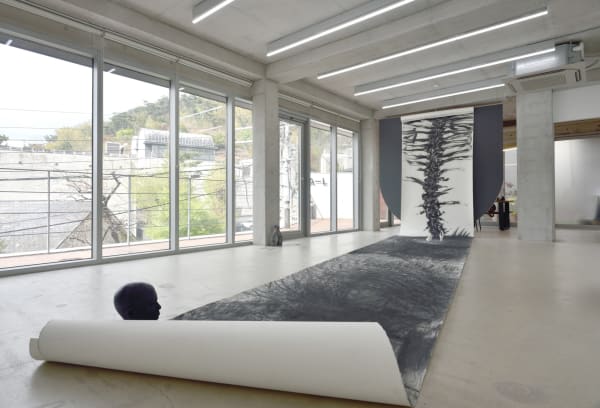 Untitled Record, 2023, charcoal, compressed charcoal, conte on paper (Fabriano Artistico, variable installation), 1000 x 140 cm
