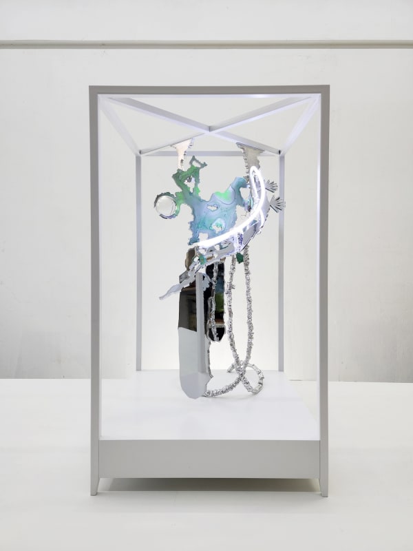 L-F1501, 2022, alumunum, chrome plating, neon, frame, 40 x 40 x 70 cm