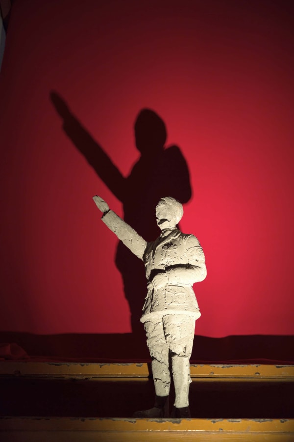저 Adolf Hitler, 2015, cement, 22 x 28 x 61 cm