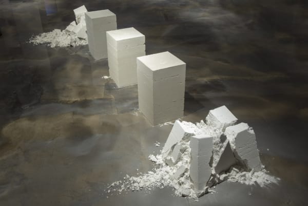 이탈하는 알갱이, silica sand, dollomite sand, water, dimensions variable, 2020
