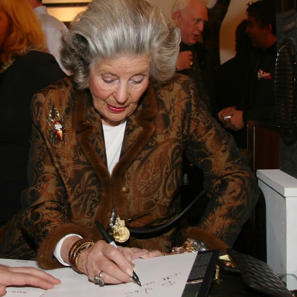 Princess Marianne zu Sayn-Wittgenstein-Sayn signing a book at Westwood Gallery NYC in November 2006