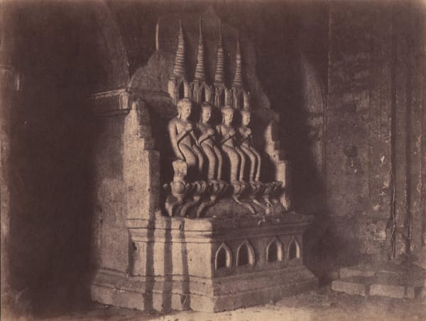 Captain Linnaeus Tripe, Statues