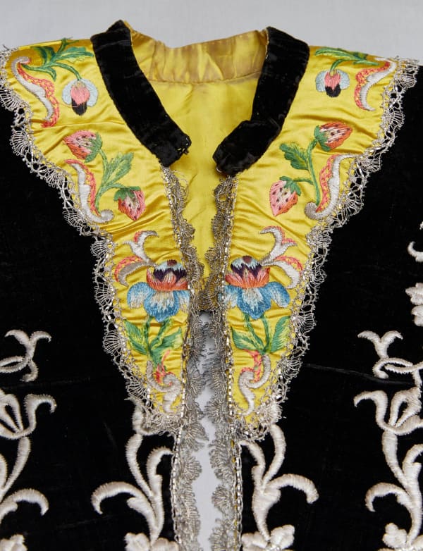 Northern Italian, Embroidered collar and mitts, ca. 1725–50 and later