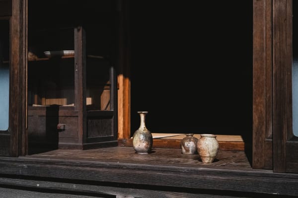 焼〆長頸壺　焼〆蹲壺　焼〆小甕 High-fired long-necked pot, High-fired crouching pot, High-fired small pot