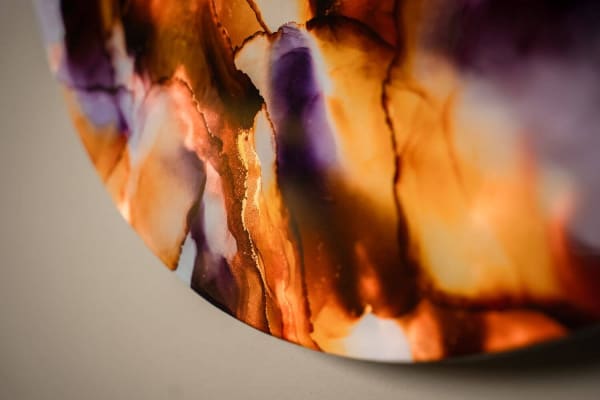 Round Abstract Artwork With Epoxy Titel Walking On Sunshine Stephanie Van Der Beek 2