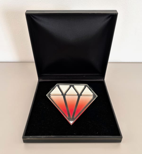 Le Diamantaire ' Street diamond' white & red