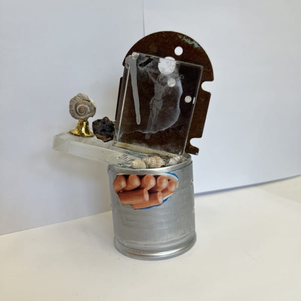 Ryan Foerster Vienna Sausage, 2022 Vienna Sausage, metal sculpt, glass, seashells 4 x 5 1/2 x 4 in 10.2 x 14 x 10.2 cm