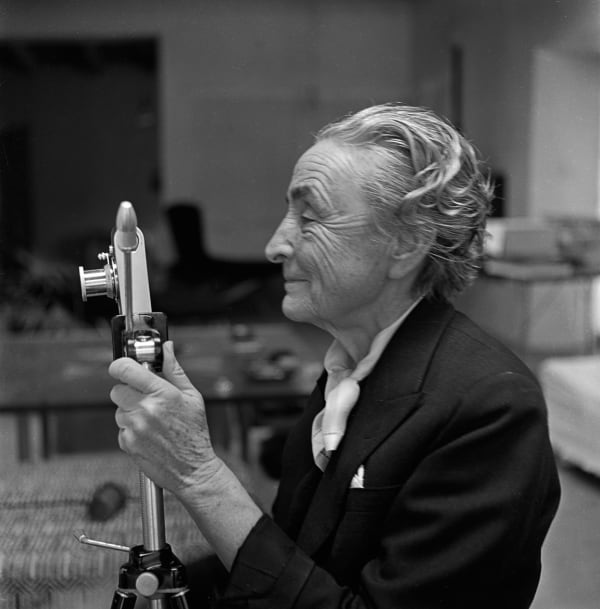 O'Keeffe using her new Leica, 1966