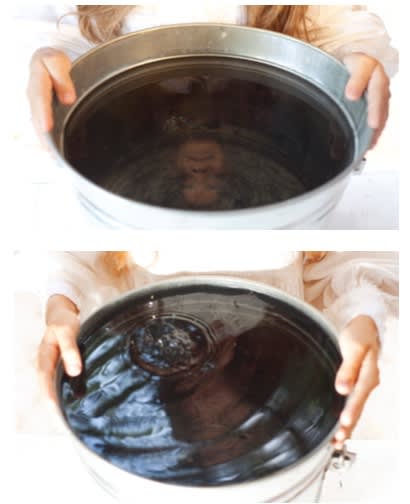 Amalia Caputo A bucket full of tears- Díptico (2014) archival pigment print 50 x 75 cm cada una total 101 x 75 cm.