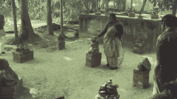 Meera Mukherjee’s studio at Elachi, December 1990. Photograph by Arun Ganguly. Image courtesy: Galerie 88 and Project 88