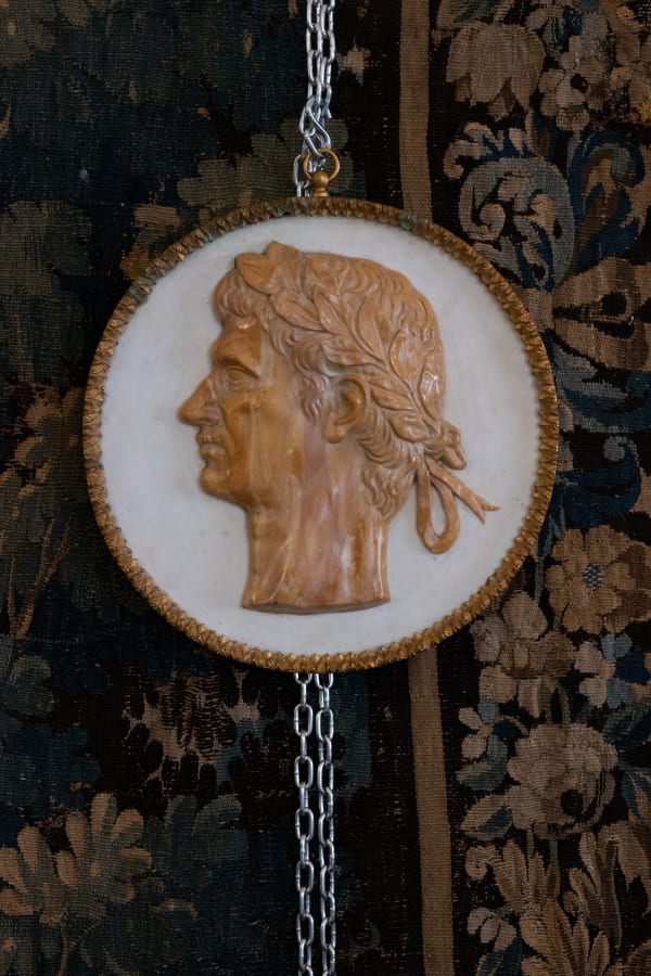 Coppia di medaglioni con profilo di imperatore romano , XVIII secolo