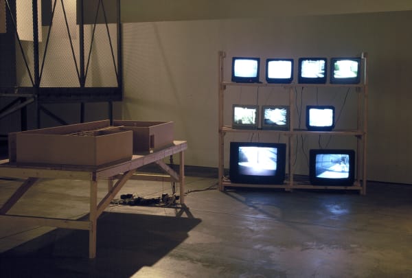 Exhibiting 'Pleasure factory’ '유쾌한 공작소' 전시하기 (2003) A model of exhibition 'Pleasure Factory' in Seoul Museum of Art, 9 video cameras, 9 monitors