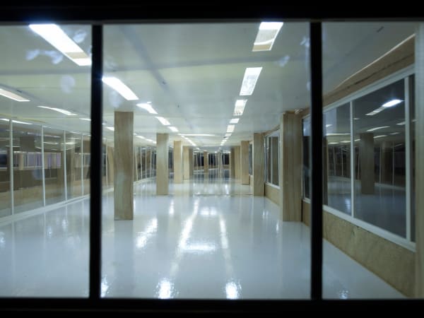 Building, 2006, A model of a Building made of wood and acryl, 4 video cameras, fluorescent lamp, video projector, motor, 300x600x190cm 빌딩, 2006, 나무, 아크릴, 형광등, 5대의 소형 비디오카메라, 4개의 모터, 비디오 프로젝터, 300x600x190cm
