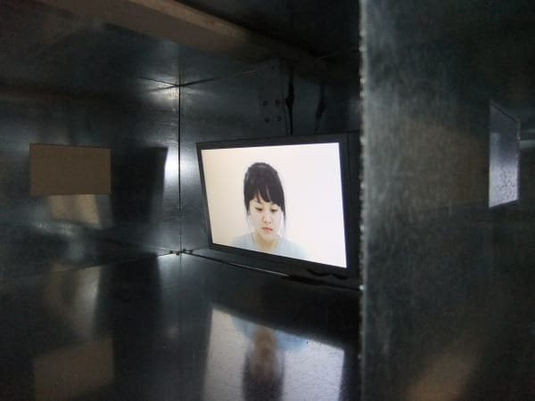 Villa Susaegro 수색로 빌라 (2010) 400x170x90cm A model of a Villa made of sheet zinc, 24" LCD monitors ​함석판으로 만들어진 수색로 빌라 모형, 24" 모니터
