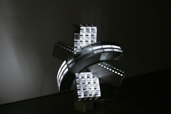Metaphysical star 형이상학적 별(2010) 30x120x80cm ​Aluminum, acryl, LED light ​알루미늄, 아크릴, LED조명
