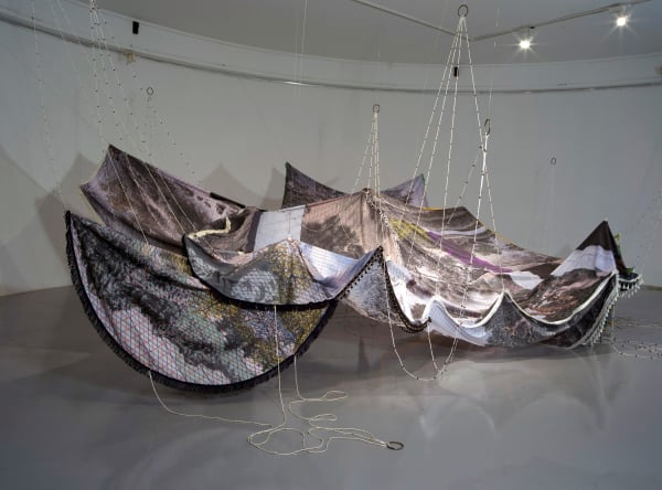 Drift_ 비정형, 2020 , 천에 피그먼트프린트, 나무구슬, 실, 금속링 가변설치, Installation view & detail