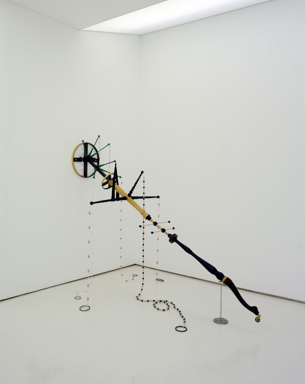 Skin_Layer(W-D), 2023, 수집된 오브제, 나무에 체색, 구슬, 금속링, 바퀴, 195 x 120 x 120(H)cm (가변설치)