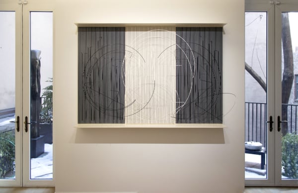 Jesús Rafael Soto, Curvas Negras y Blancas, 1978 Installation view