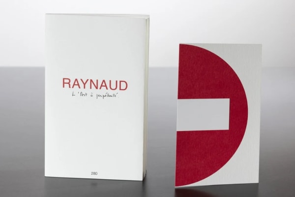 Raynaud l'art à perpétuité, Compilation manuscrite de sentences éloquentes de Jean-Pierre Raynaud dévoilant une facette méconnue de sa personnalité et...