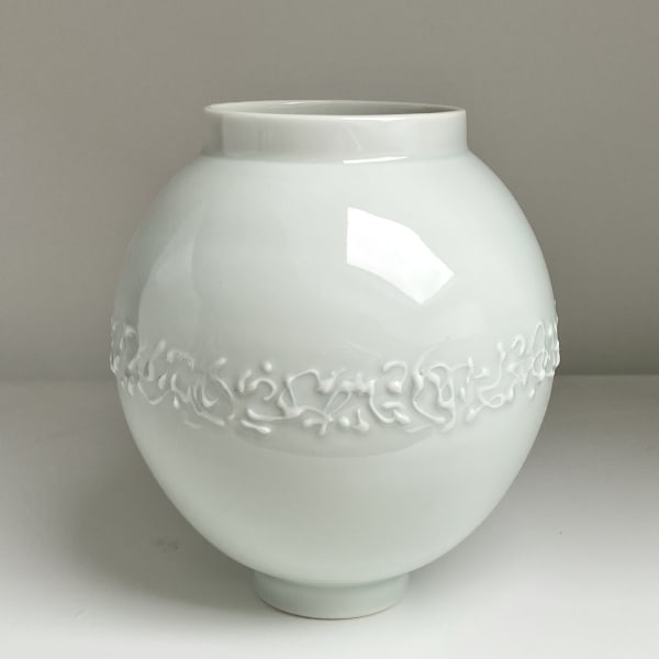 Robyn Hardyman, RH2 Moon Jar in Celadon