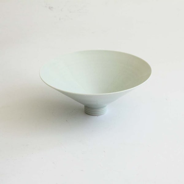 Robyn Hardyman, RH34 medium bowl in celadon