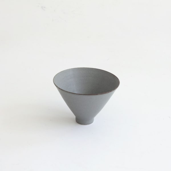 Robyn Hardyman, RH16 dish in blue-grey