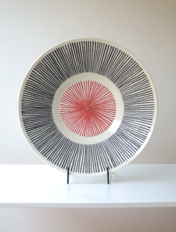 16C. Large Charger, Bulls Eye, d 37 cm. £600