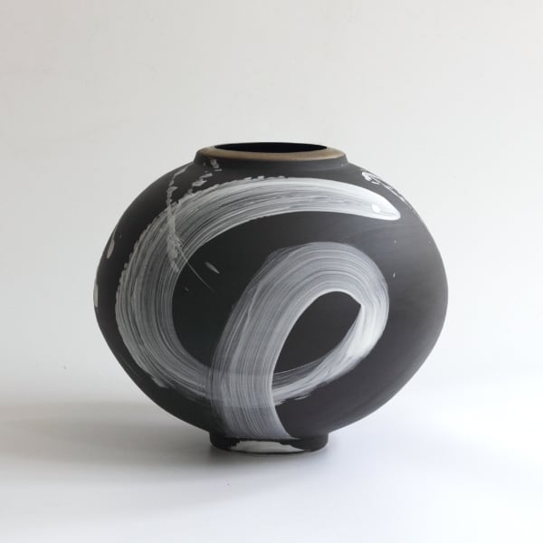 Tricia Thom, 4. Medium Moon Jar, Black with White Splash