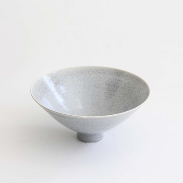 Robyn Hardyman, RH37 medium bowl in pale-grey