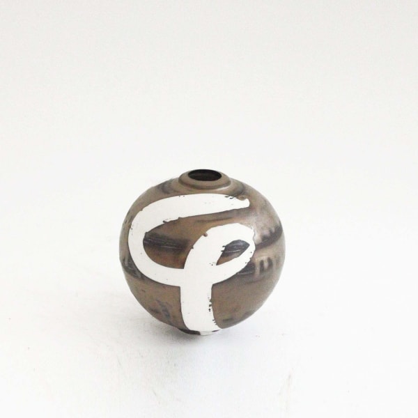 Tricia Thom, 60. Mini Moon Gold with White Splash