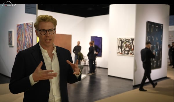 MINT Galerie präsentiert Trilogie aus drei Steinen