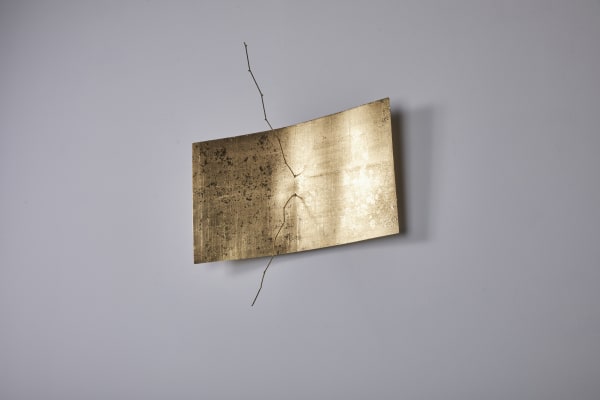 김선혁 Form of hope-3 2021 52x47.5x24cm gold leaf on stainless steel