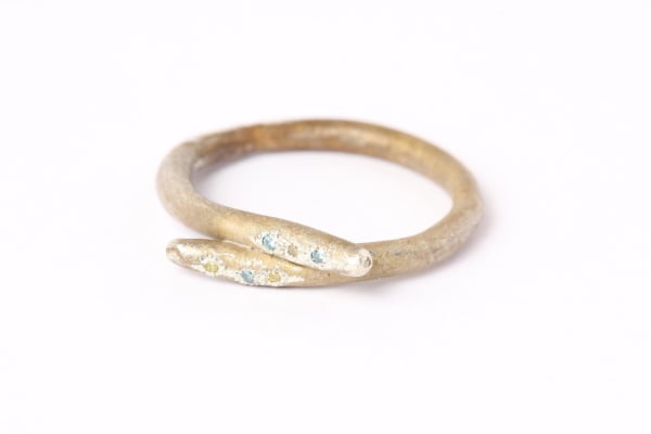 9 k palladium white gold, green & blue diamonds