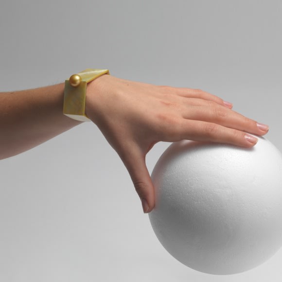 Melanie Georgacopoulos, Corner Pearl Nacre Bangle